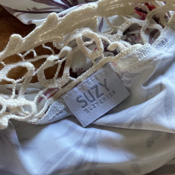 2/$10 ♥️ Suzy Shier Bird Top - Picture 5 of 5